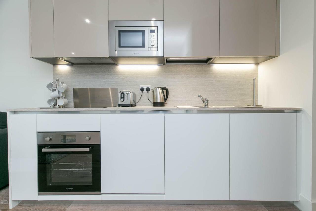 Deluxe Apartments By Heathrow Harmondsworth Exterior photo
